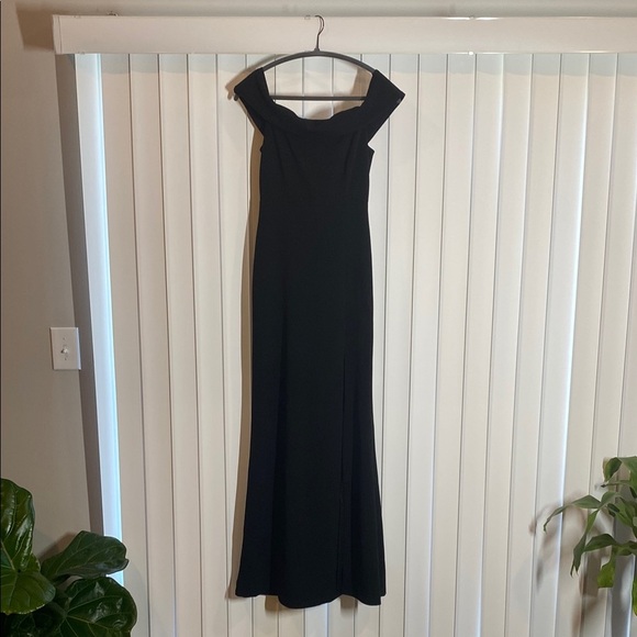 Lulus Dresses & Skirts - Lulus off the shoulder black maxi dress